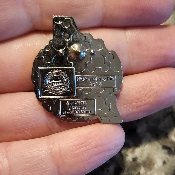 (5 For $30) Disney Pin Marvel Avengers Hulk Green Logo Pin - Picture 2 of 4